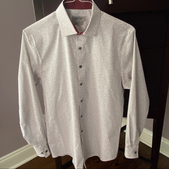 Like New Kenneth Cole Reaction Slim White, Maroon/Blk Shirt - Picture 2 of 4